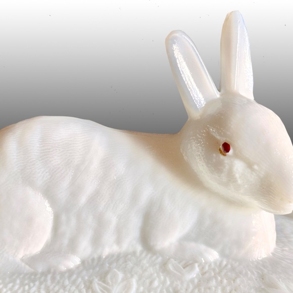 Westmoreland milk glass nesting rabbit and compotes/candle holders - Picture 3 of 11